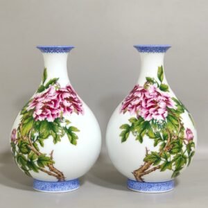 Qing Dynasty Qianlong enamel jade pot spring vase with emerald edge