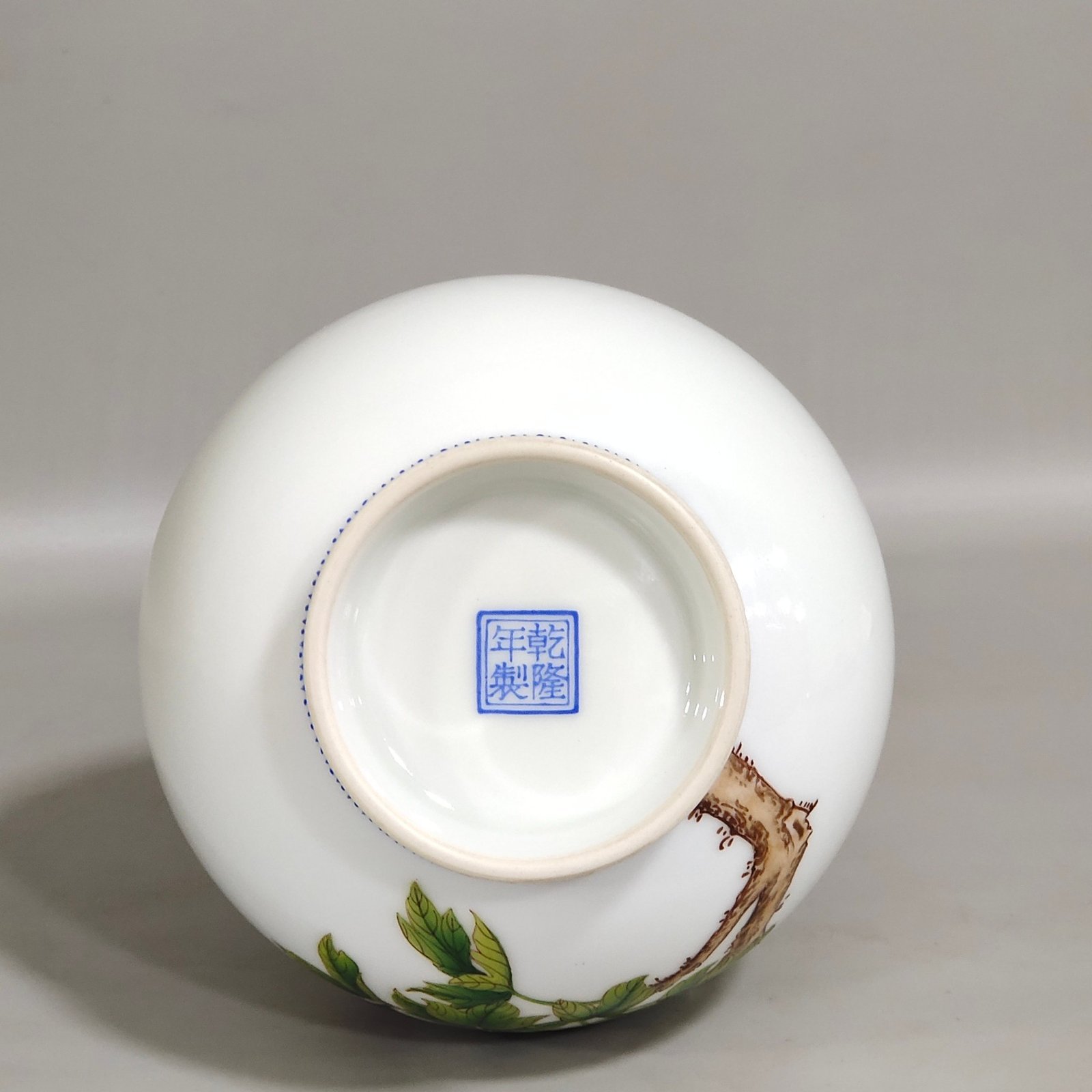 Qing Dynasty Qianlong enamel jade pot spring vase with emerald edge