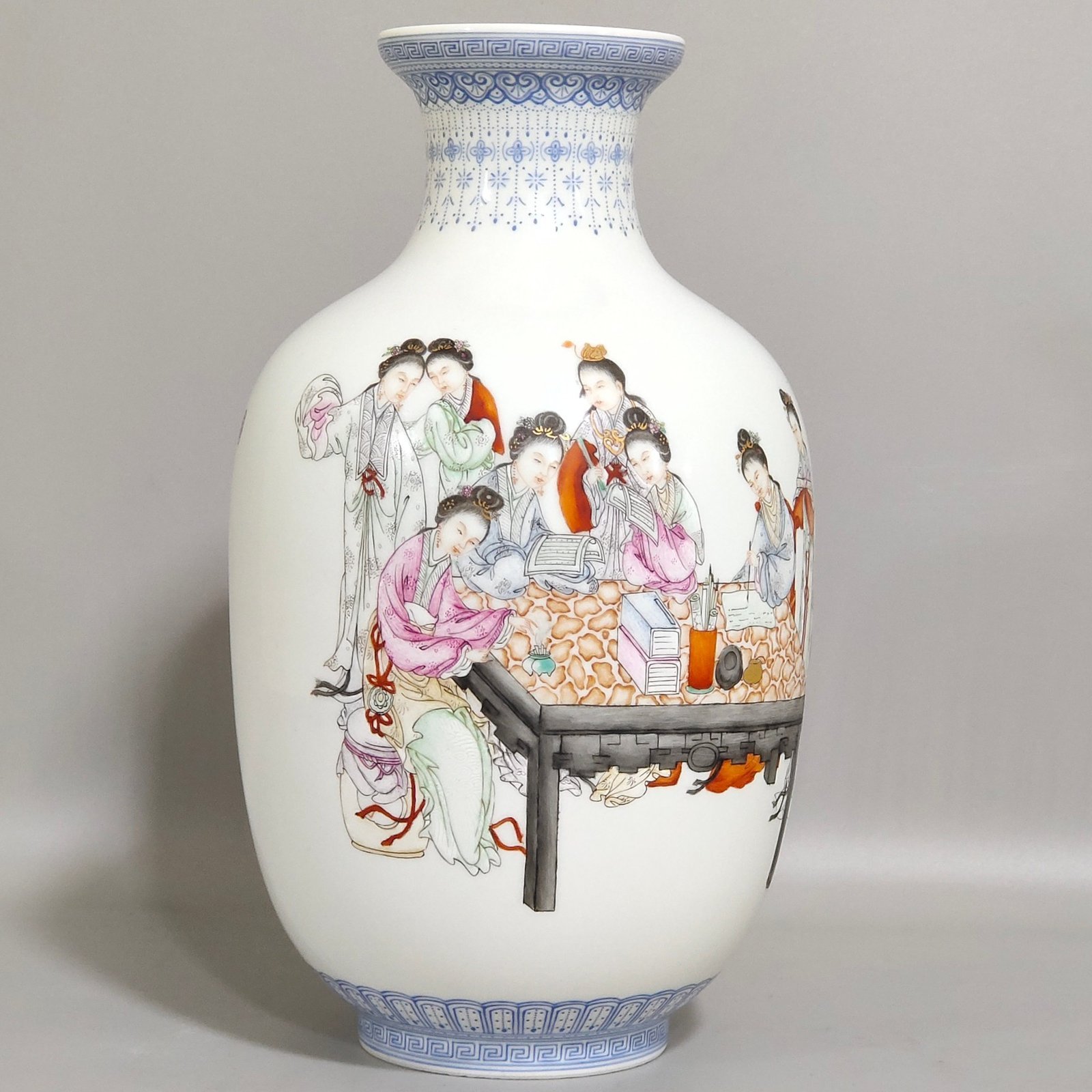 Qing Dynasty Qianlong enamel emerald edge Jinling Twelve Golden Hairpin inscribed vase