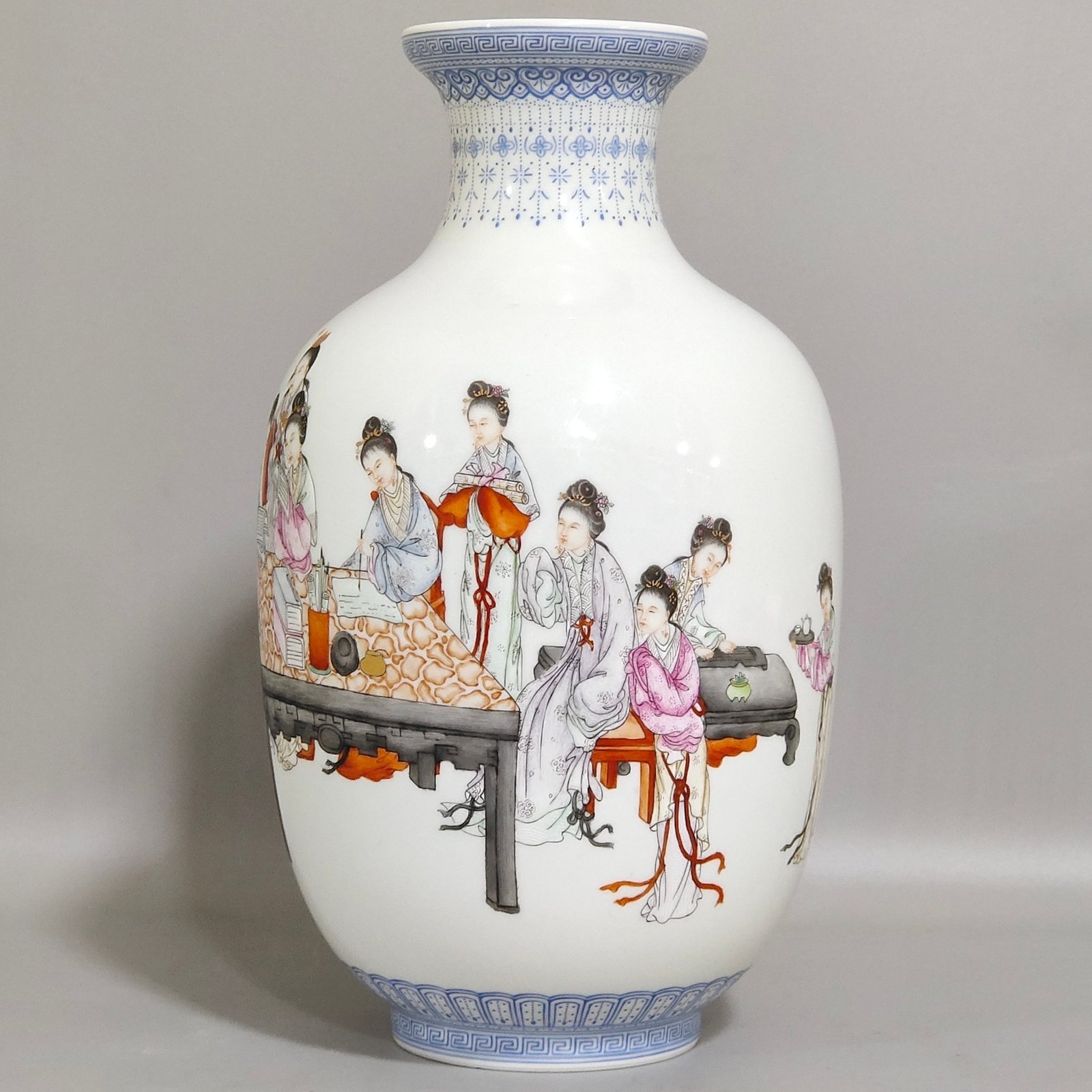 Qing Dynasty Qianlong enamel emerald edge Jinling Twelve Golden Hairpin inscribed vase