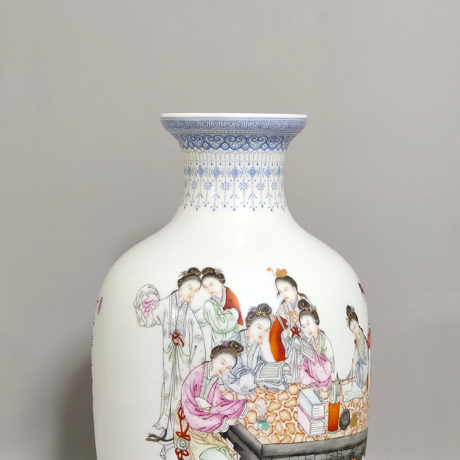 Qing Dynasty Qianlong enamel emerald edge Jinling Twelve Golden Hairpin inscribed vase