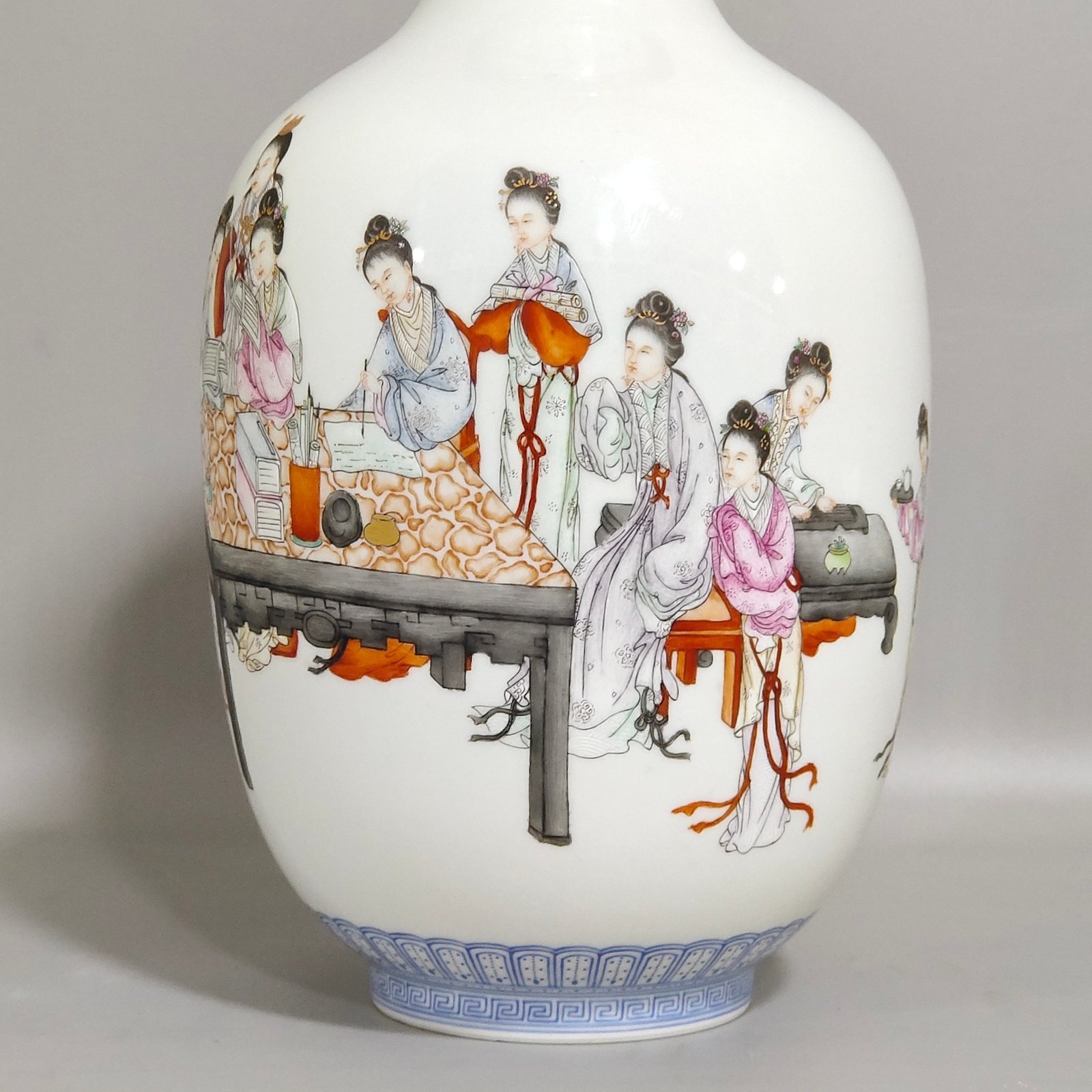 Qing Dynasty Qianlong enamel emerald edge Jinling Twelve Golden Hairpin inscribed vase