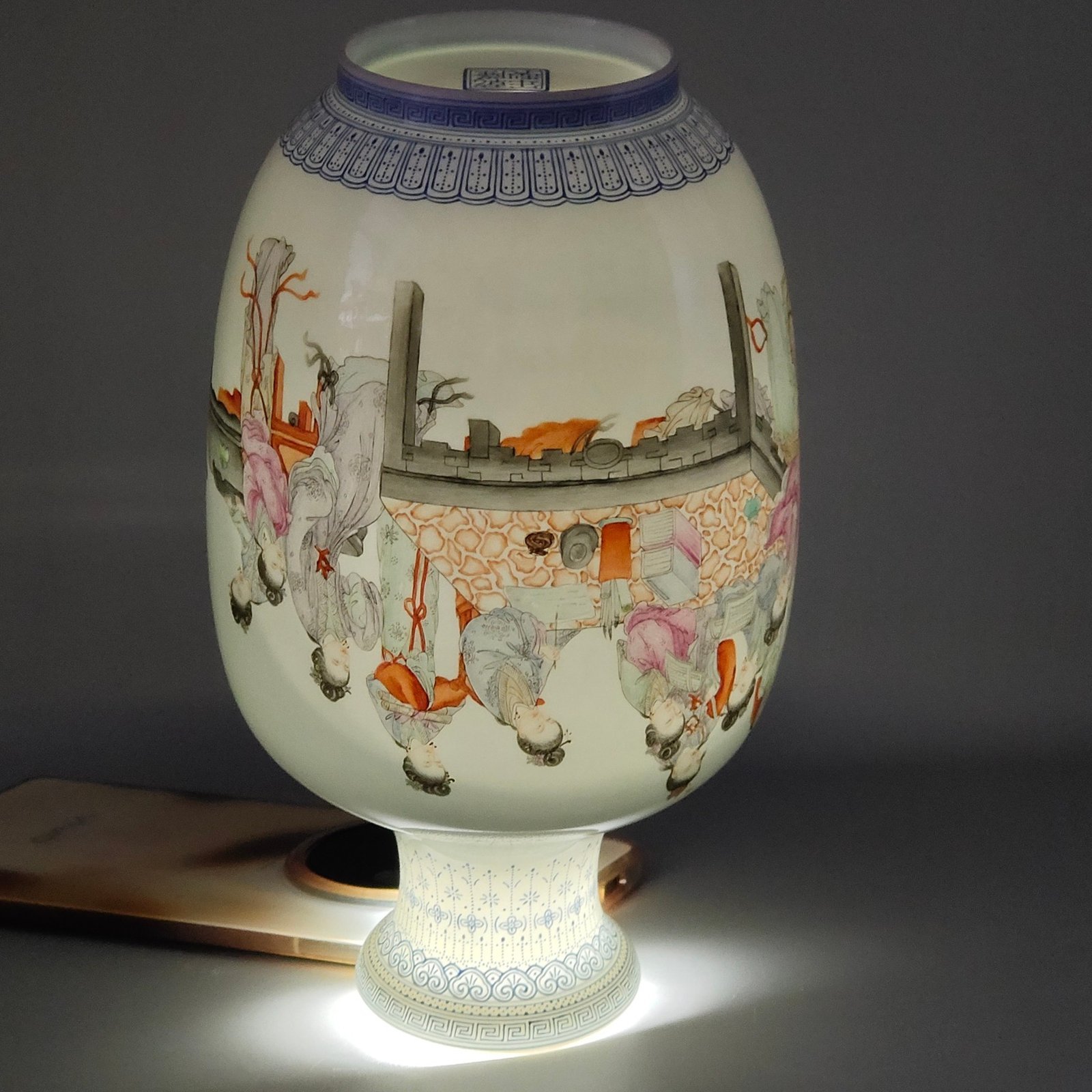 Qing Dynasty Qianlong enamel emerald edge Jinling Twelve Golden Hairpin inscribed vase