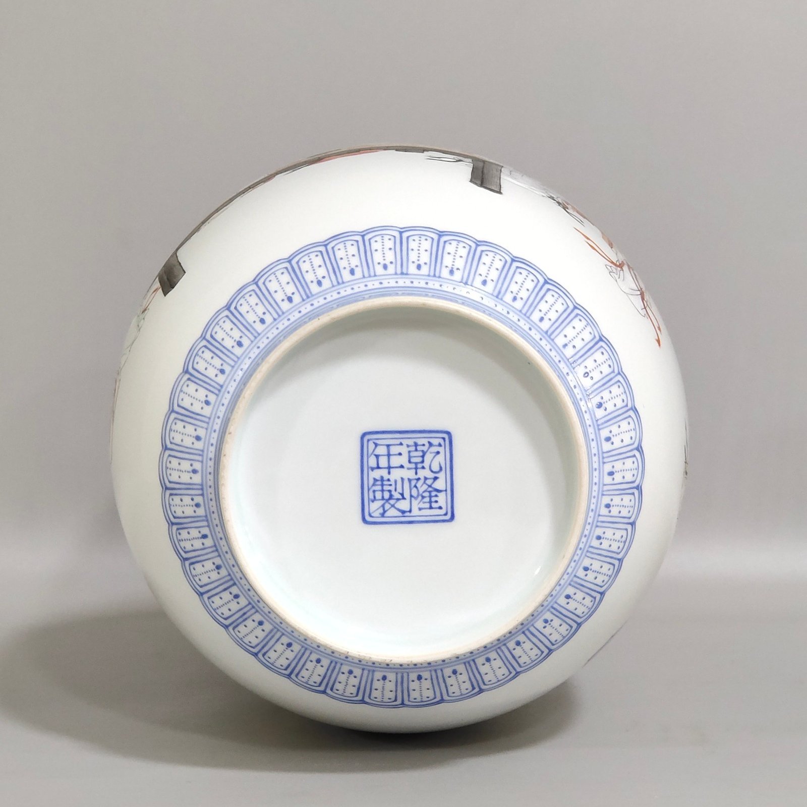 Qing Dynasty Qianlong enamel emerald edge Jinling Twelve Golden Hairpin inscribed vase