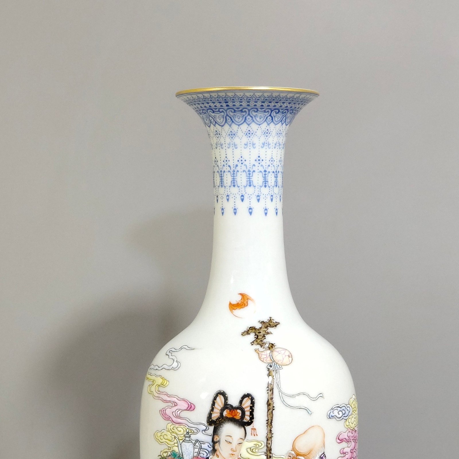 Qing Dynasty Qianlong enamel mushroom vase with green edges