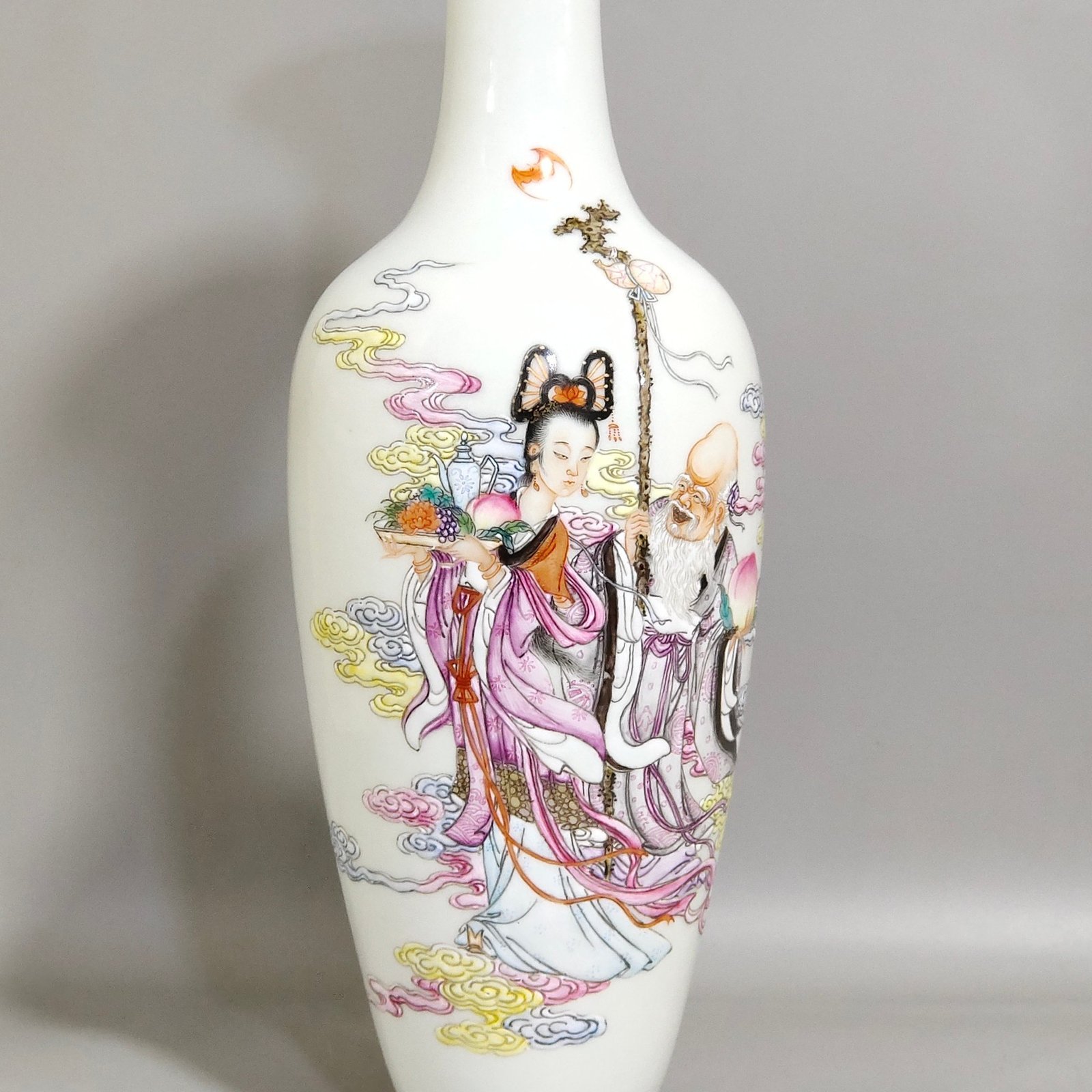Qing Dynasty Qianlong enamel mushroom vase with green edges