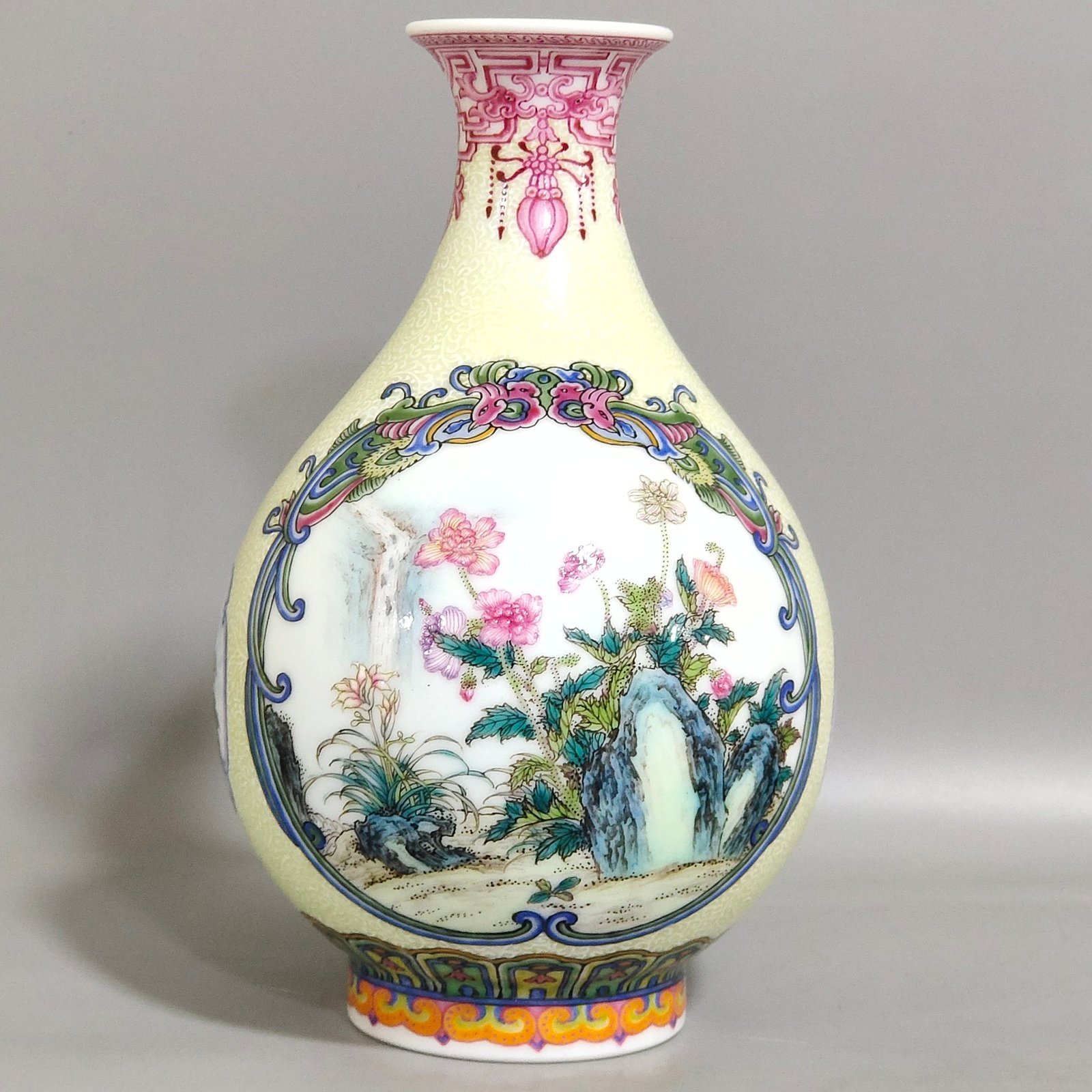 Qing Dynasty Qianlong enamel flower jade pot spring vase