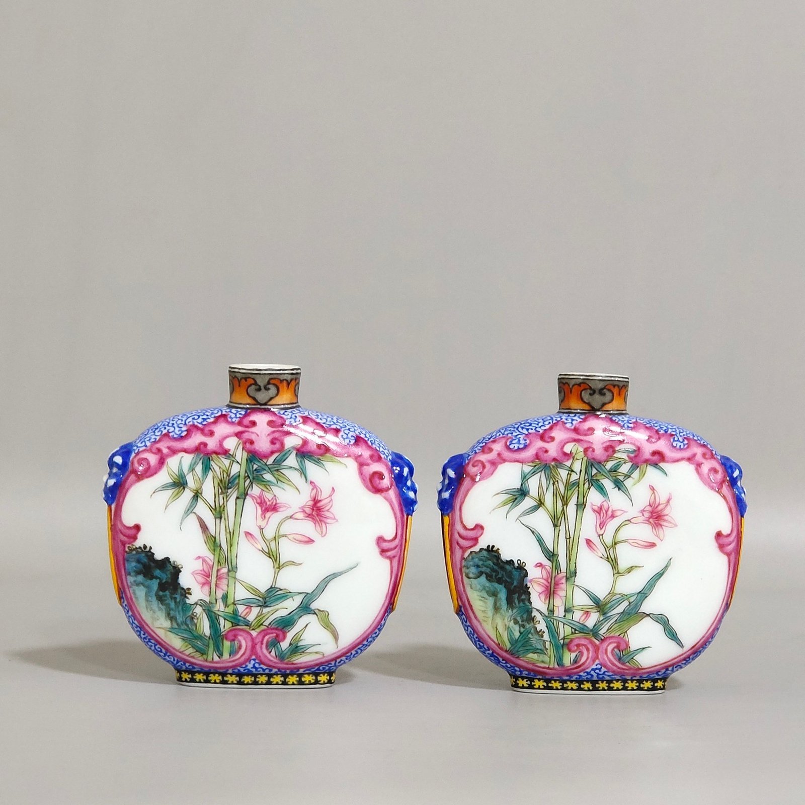 Qing Dynasty Qianlong enamel floral snuff bottle