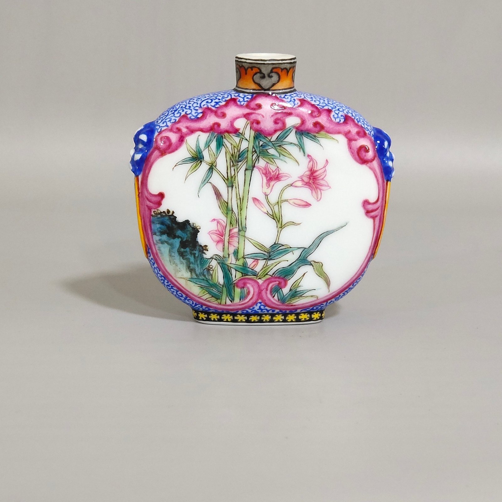 Qing Dynasty Qianlong enamel floral snuff bottle