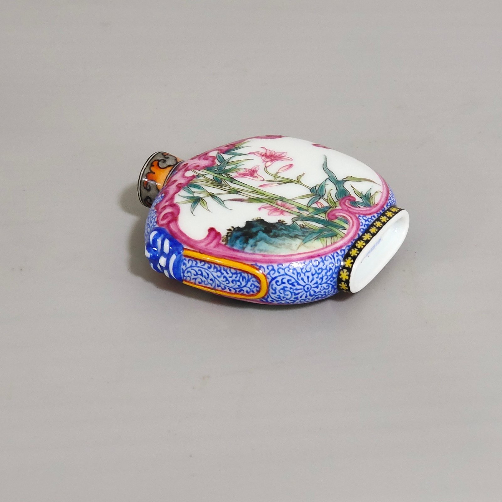 Qing Dynasty Qianlong enamel floral snuff bottle