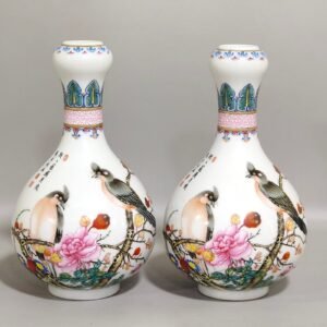 Qing Dynasty Qianlong enamel flower-and-bird garlic vase inscribed with poems