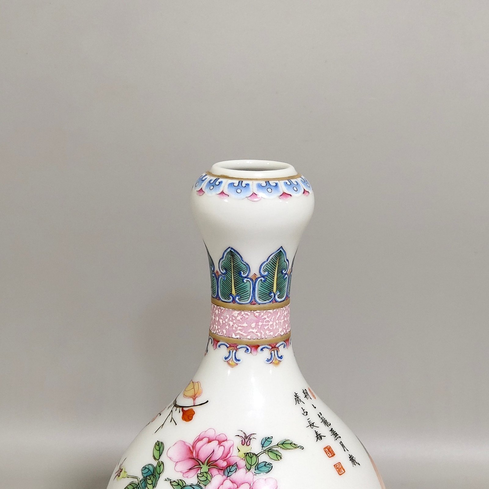Qing Dynasty Qianlong enamel flower-and-bird garlic vase inscribed with poems