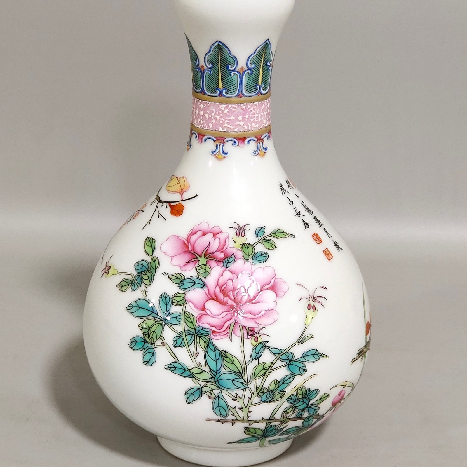 Qing Dynasty Qianlong enamel flower-and-bird garlic vase inscribed with poems