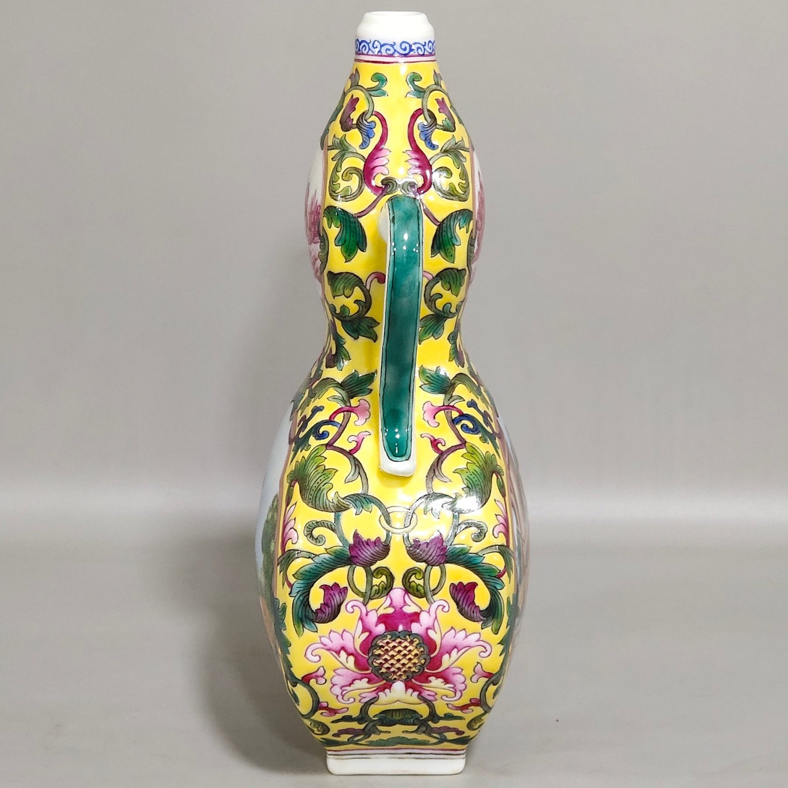 Qing Dynasty Qianlong enamel Western figure flat gourd vase
