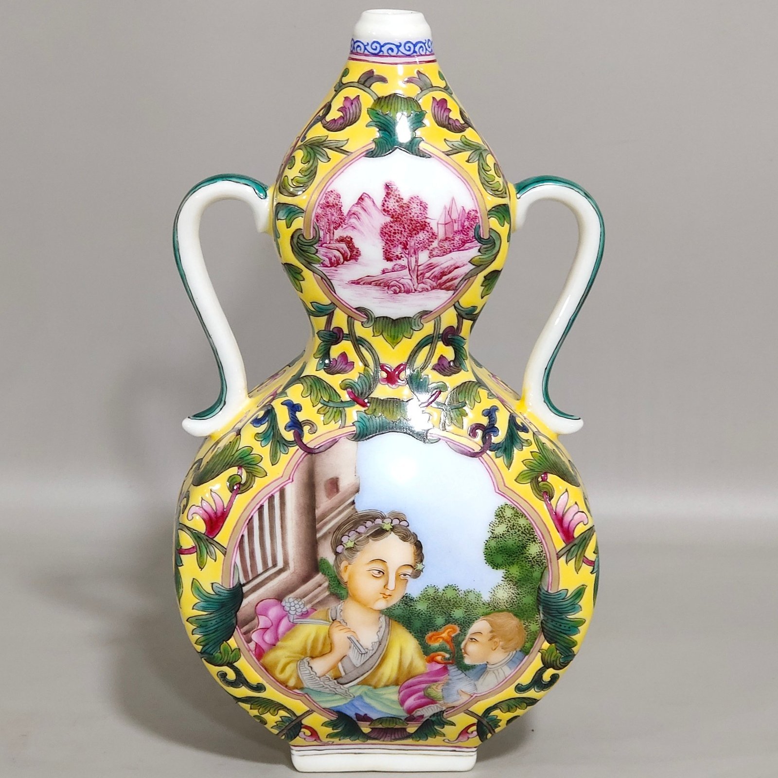 Qing Dynasty Qianlong enamel Western figure flat gourd vase