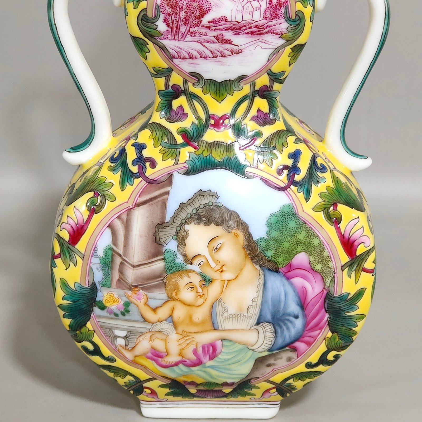 Qing Dynasty Qianlong enamel Western figure flat gourd vase