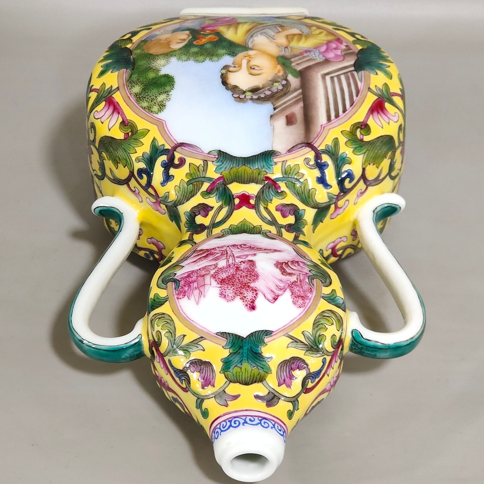 Qing Dynasty Qianlong enamel Western figure flat gourd vase
