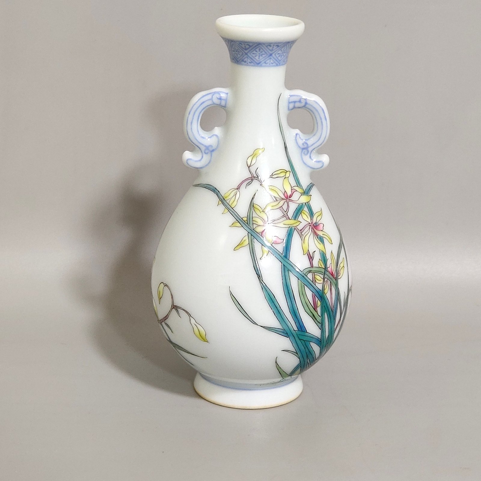 Qing Dynasty Qianlong enamel poetry Zhilan vial vase