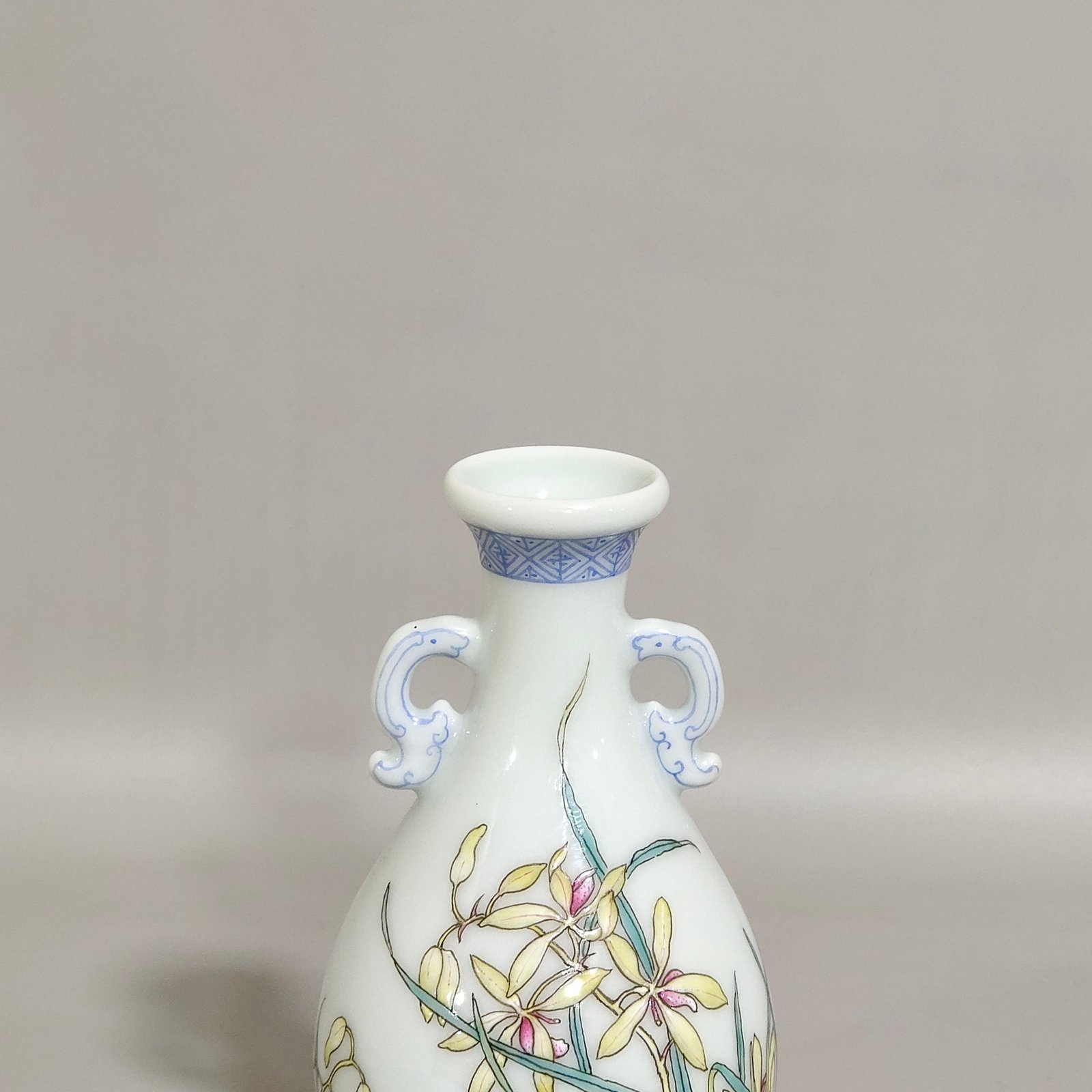 Qing Dynasty Qianlong enamel poetry Zhilan vial vase