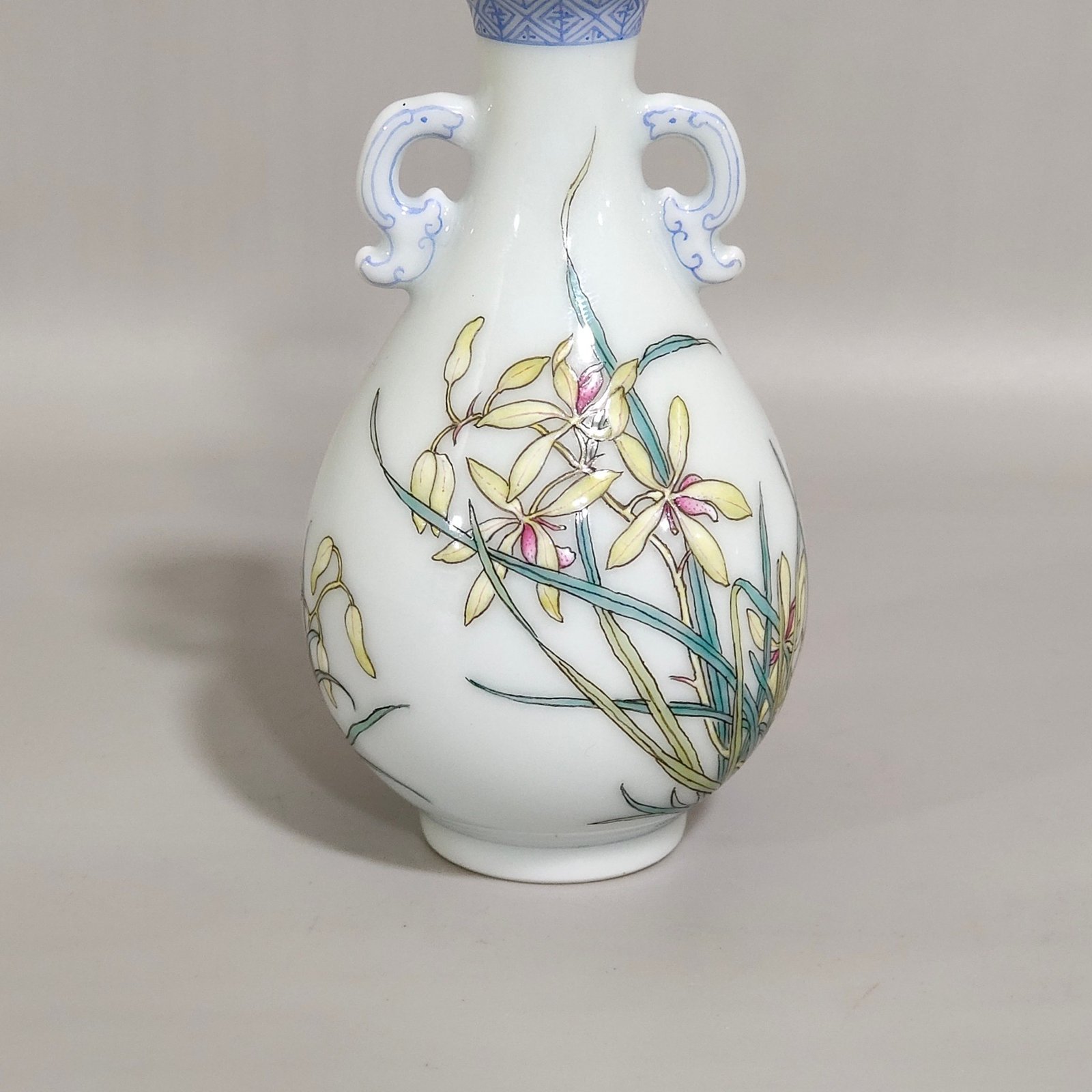Qing Dynasty Qianlong enamel poetry Zhilan vial vase