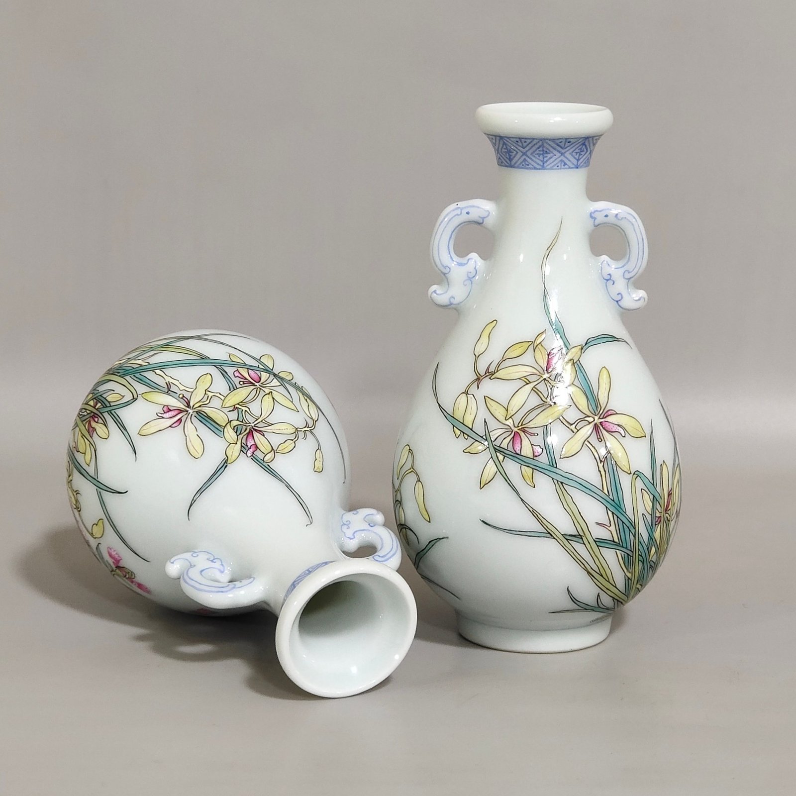 Qing Dynasty Qianlong enamel poetry Zhilan vial vase