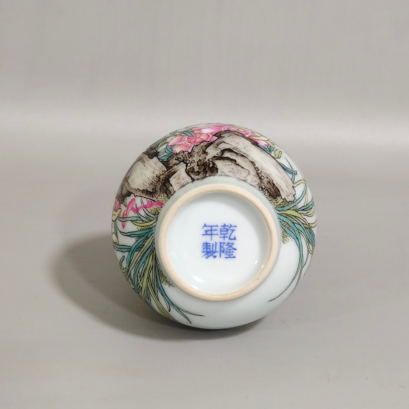Qing Dynasty Qianlong enamel poetry Zhilan vial vase