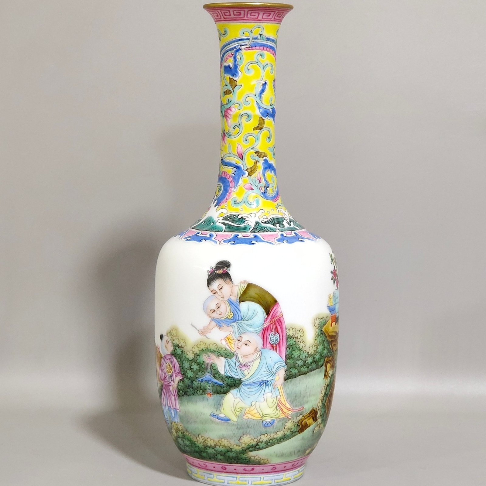 Qing Dynasty Qianlong enamel red dragon piercing flowers Western figure flask