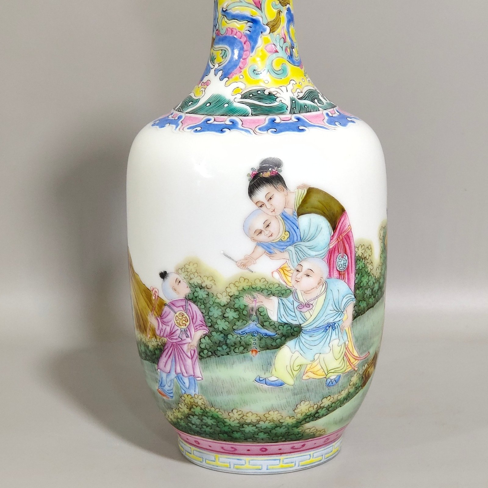Qing Dynasty Qianlong enamel red dragon piercing flowers Western figure flask