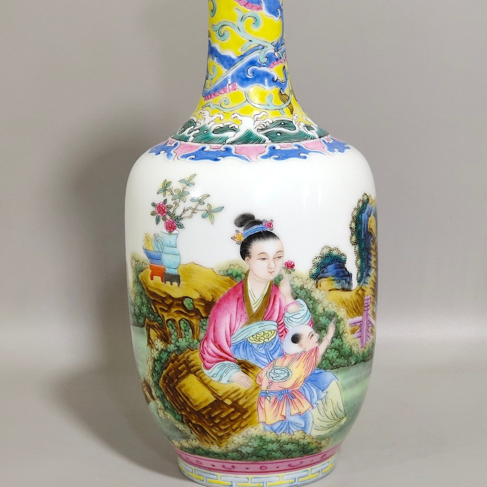 Qing Dynasty Qianlong enamel red dragon piercing flowers Western figure flask