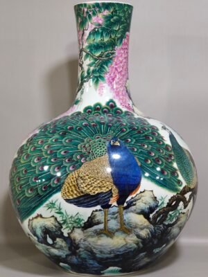 Qing Dynasty Qianlong enamel peacock spreads poem on the celestial sphere vase