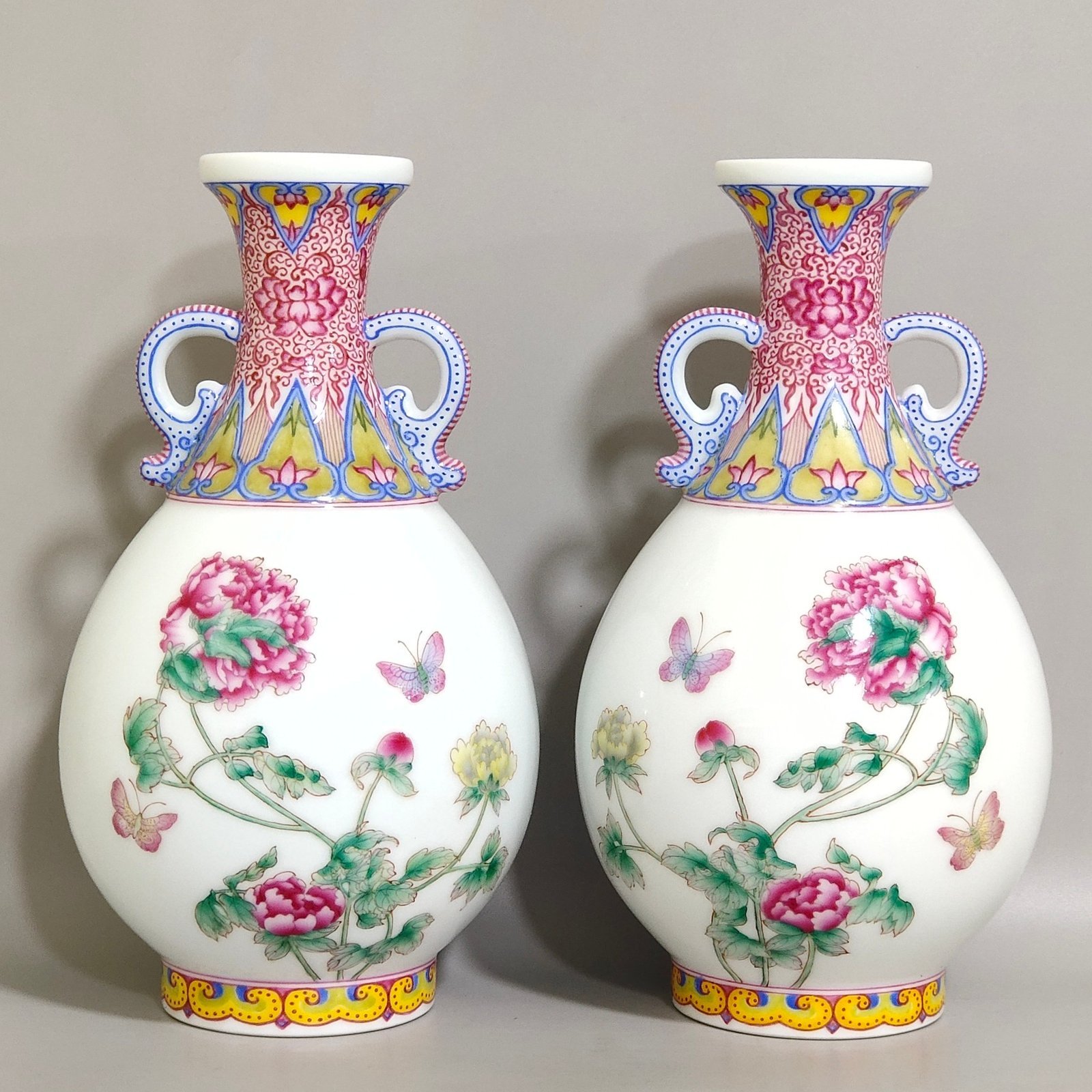 Qing Dynasty Qianlong enamel Castiglione flower double eared jade spring vase