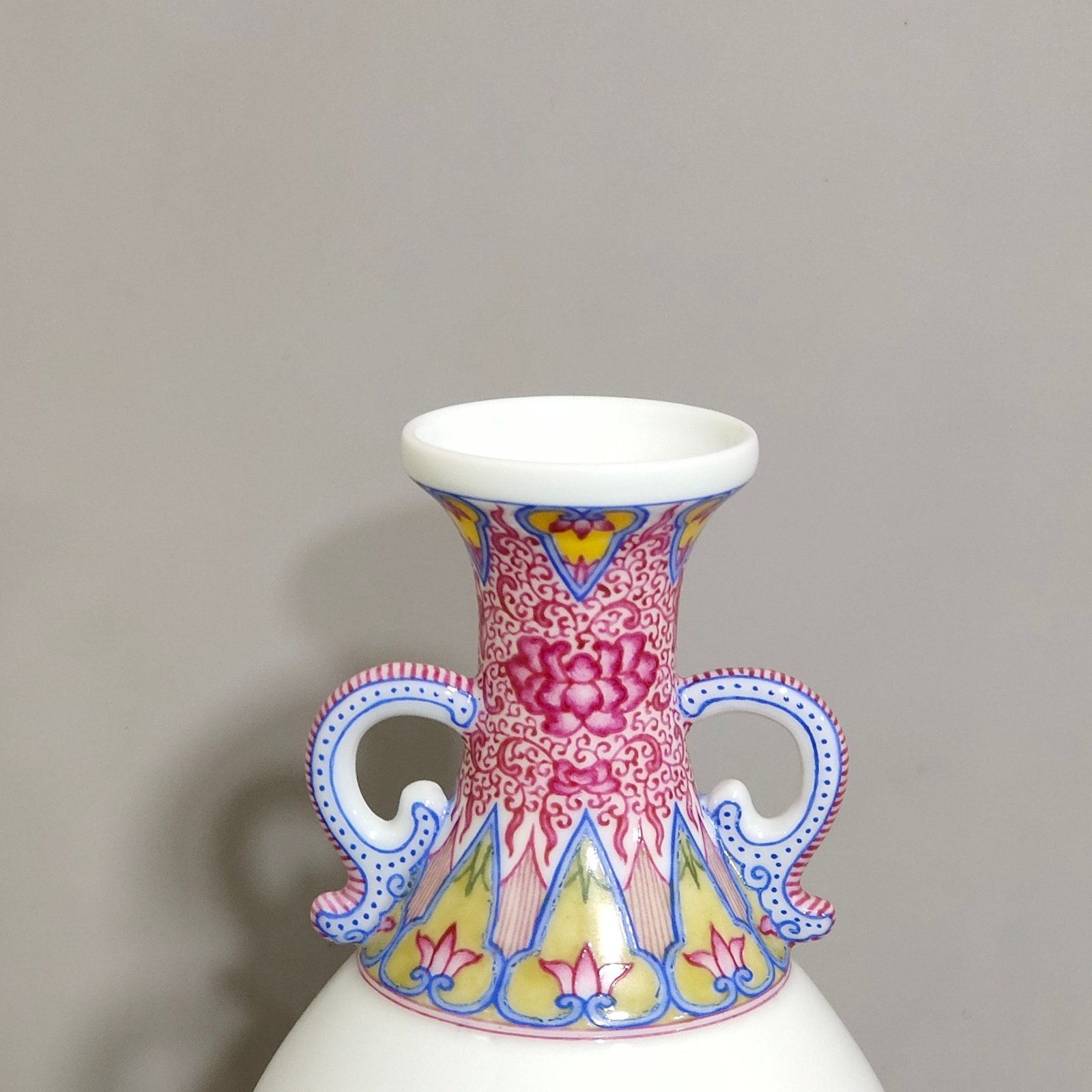 Qing Dynasty Qianlong enamel Castiglione flower double eared jade spring vase