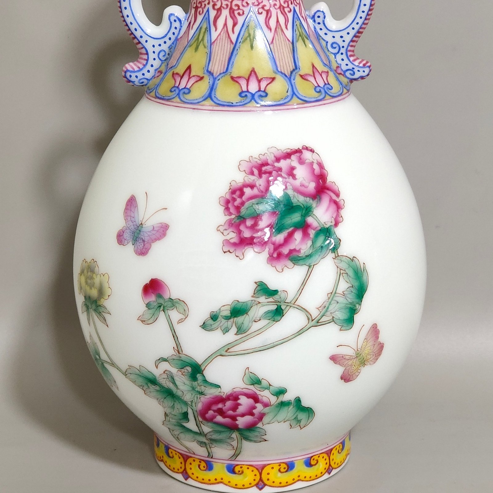 Qing Dynasty Qianlong enamel Castiglione flower double eared jade spring vase