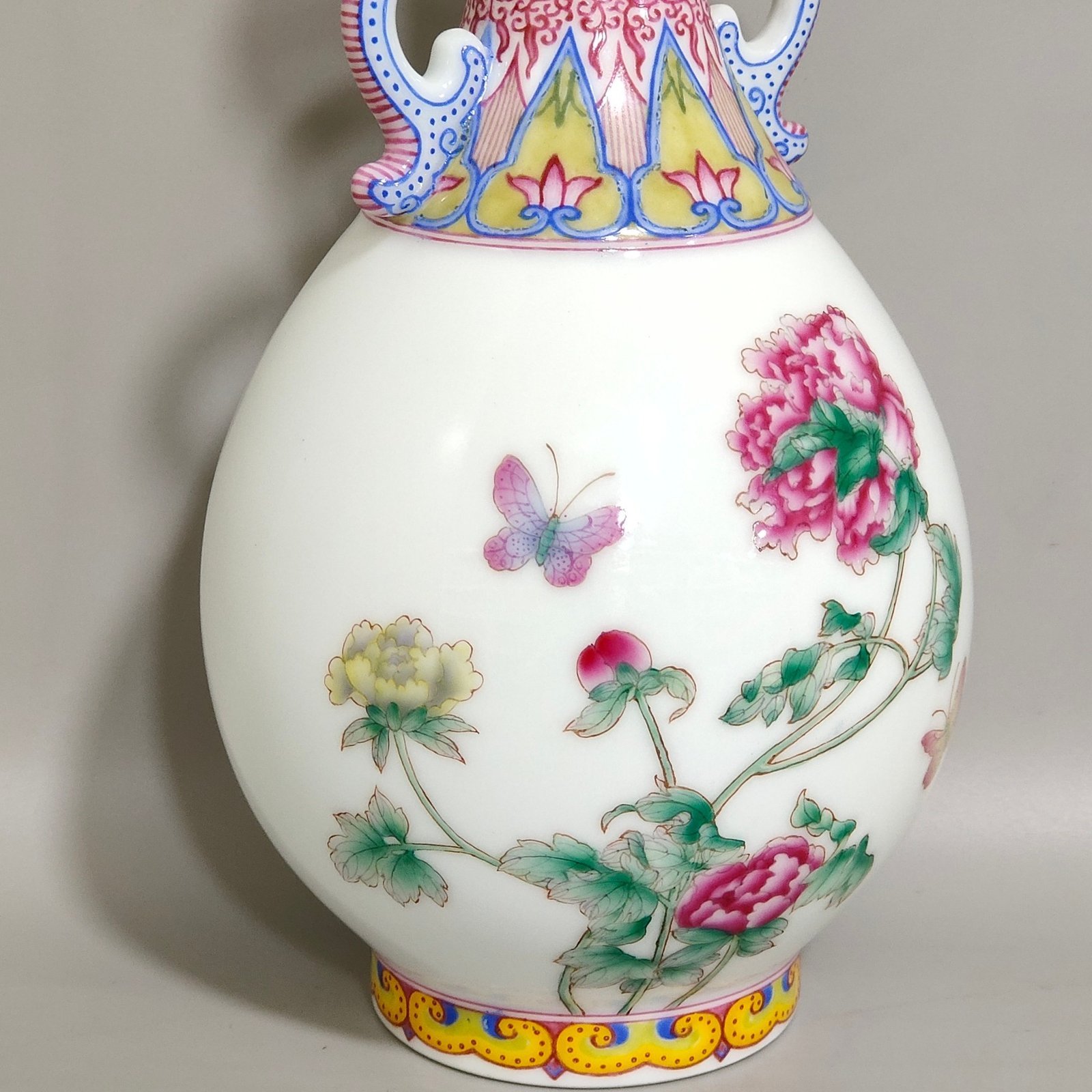 Qing Dynasty Qianlong enamel Castiglione flower double eared jade spring vase