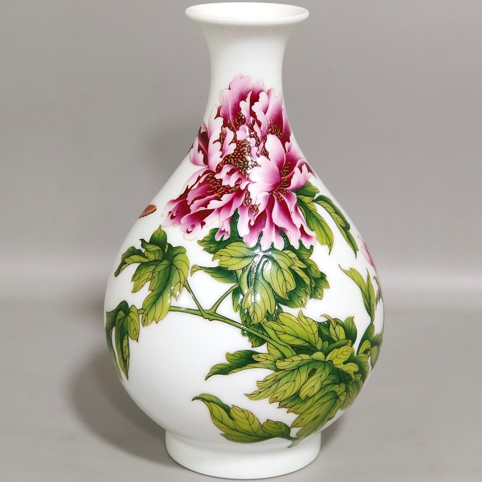 Qing Dynasty Qianlong enamel Castiglione flower jade pot spring vase