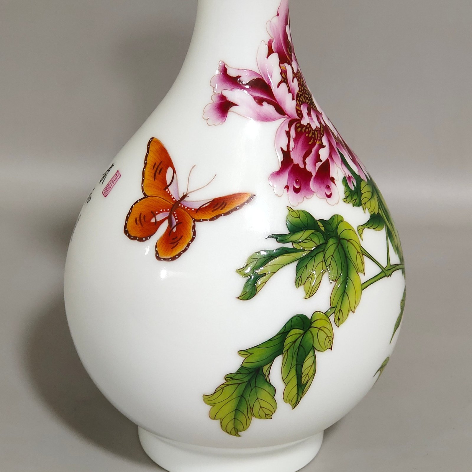 Qing Dynasty Qianlong enamel Castiglione flower jade pot spring vase