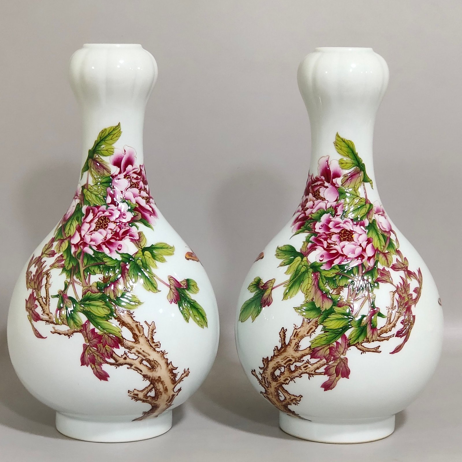 Qing Dynasty Qianlong enamel Castiglione flower poem garlic vase