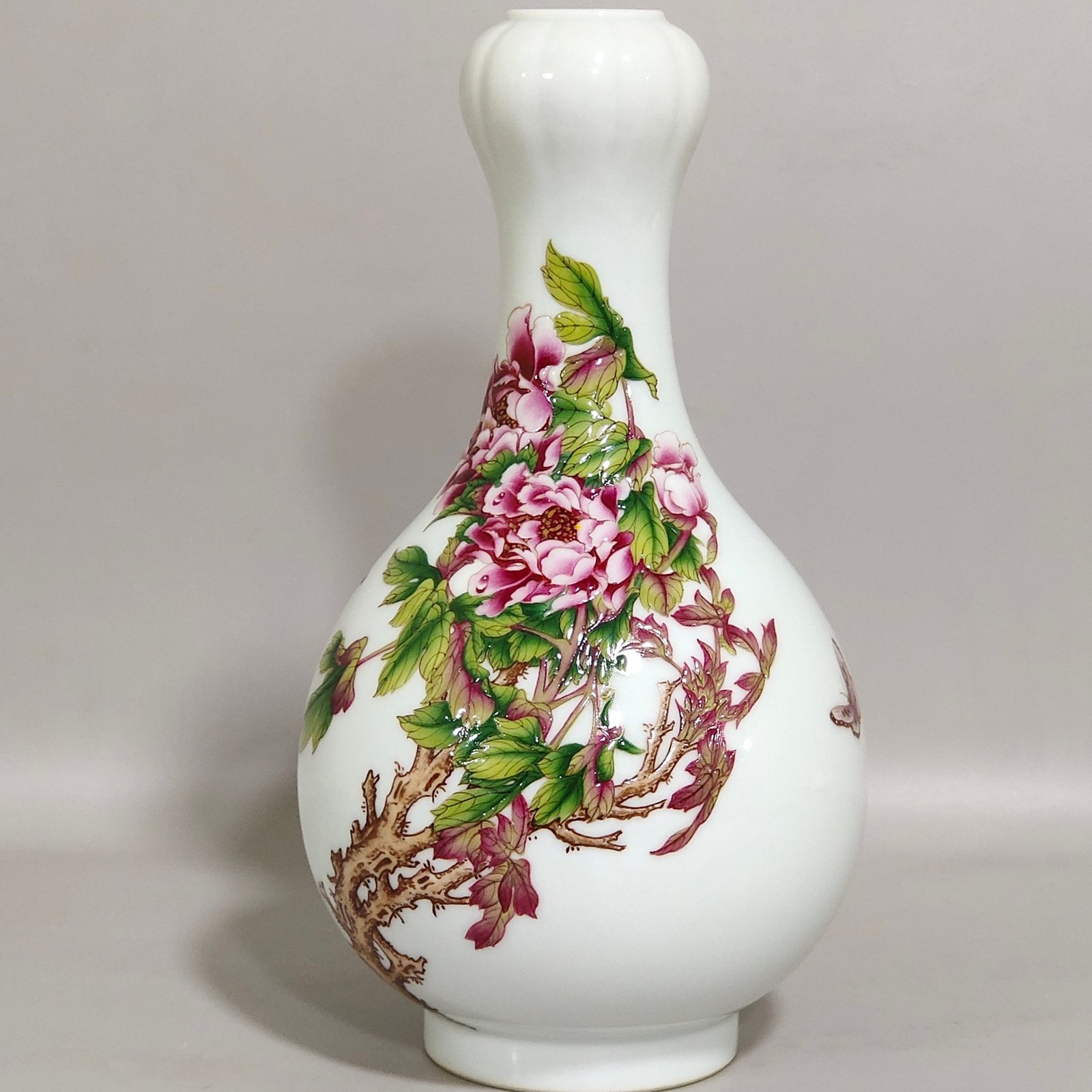 Qing Dynasty Qianlong enamel Castiglione flower poem garlic vase