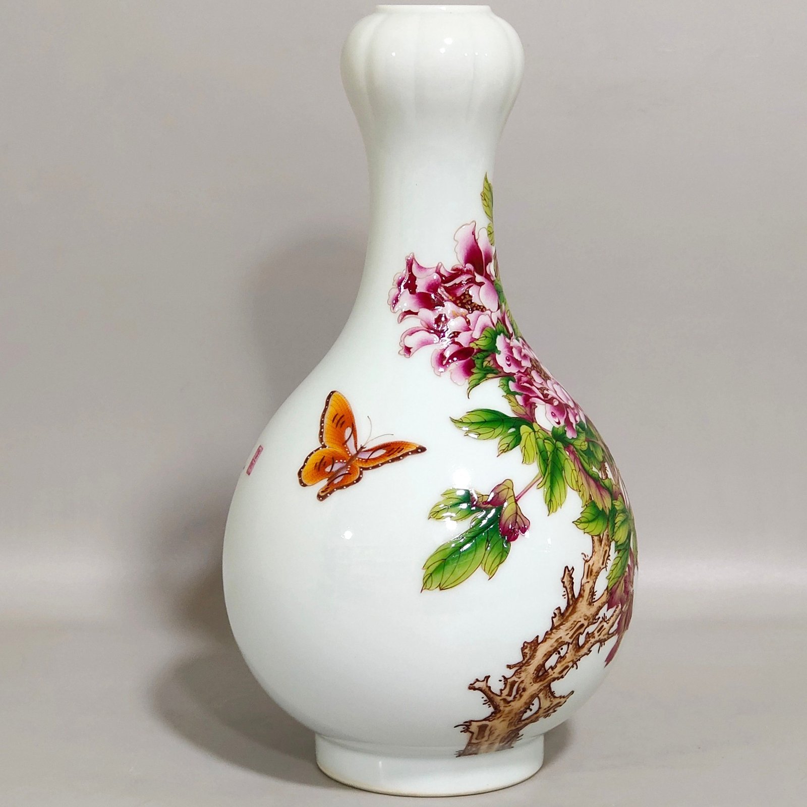 Qing Dynasty Qianlong enamel Castiglione flower poem garlic vase