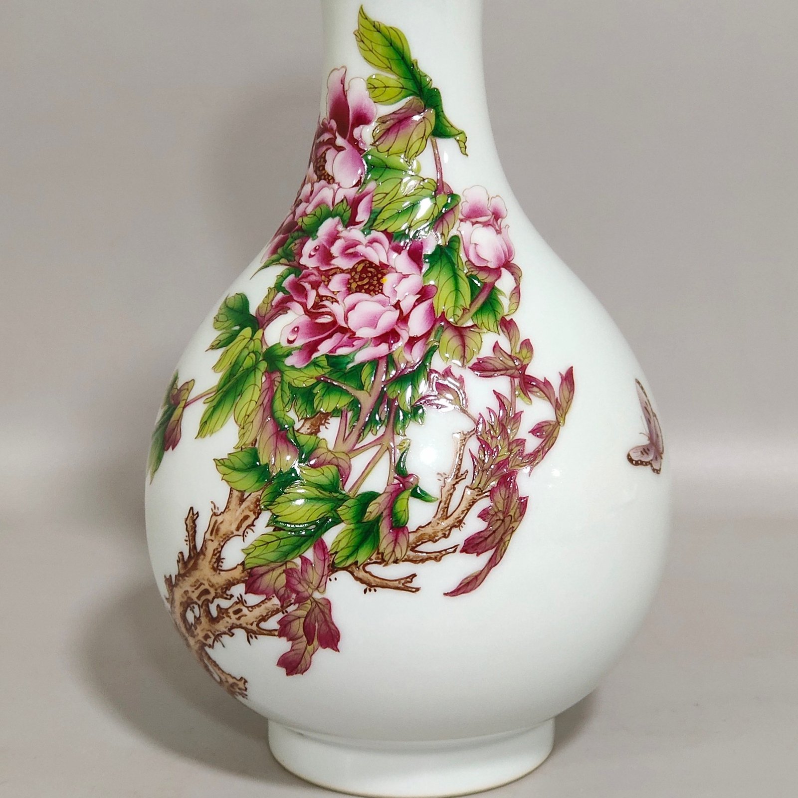 Qing Dynasty Qianlong enamel Castiglione flower poem garlic vase