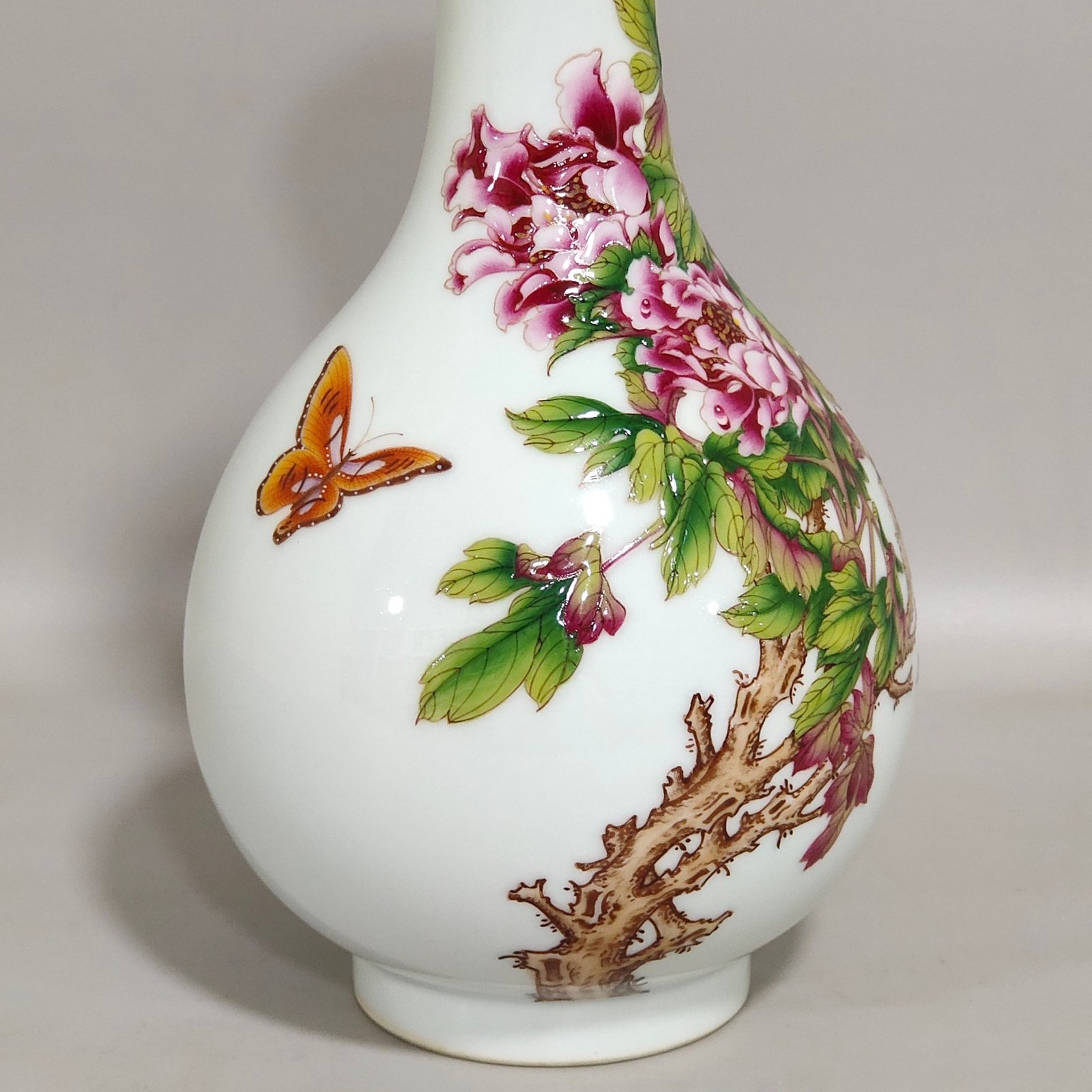 Qing Dynasty Qianlong enamel Castiglione flower poem garlic vase