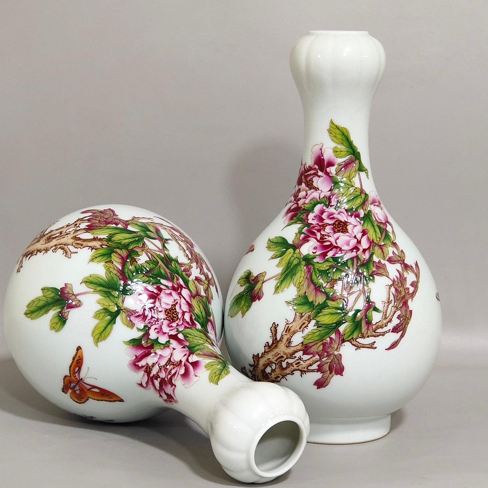 Qing Dynasty Qianlong enamel Castiglione flower poem garlic vase
