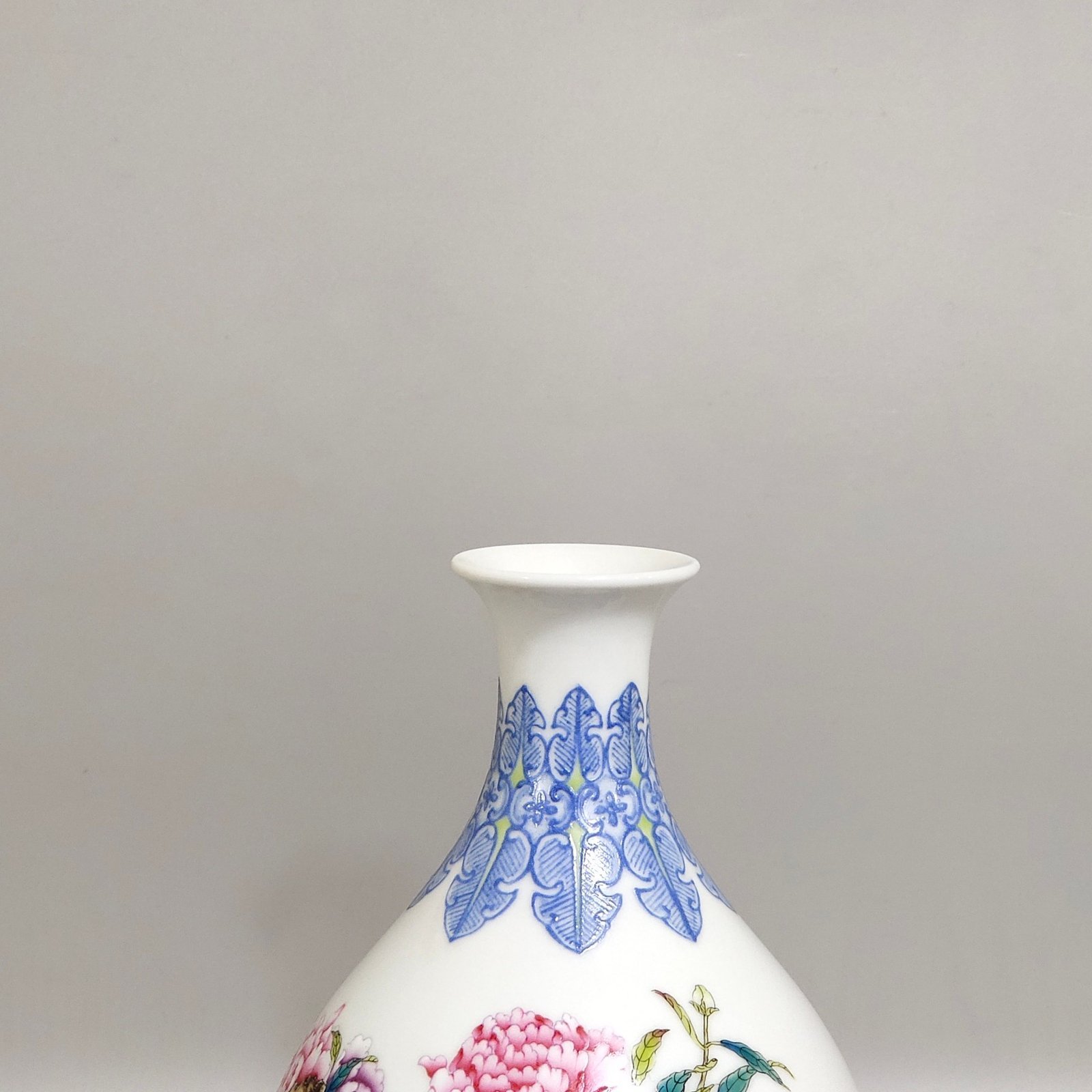 Qing Dynasty Qianlong enamel jade pot spring vase