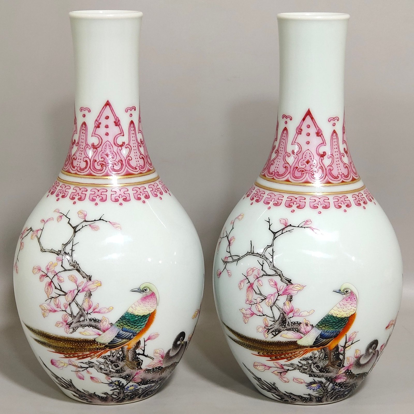 Qing Dynasty Qianlong enamel olive vase with poems