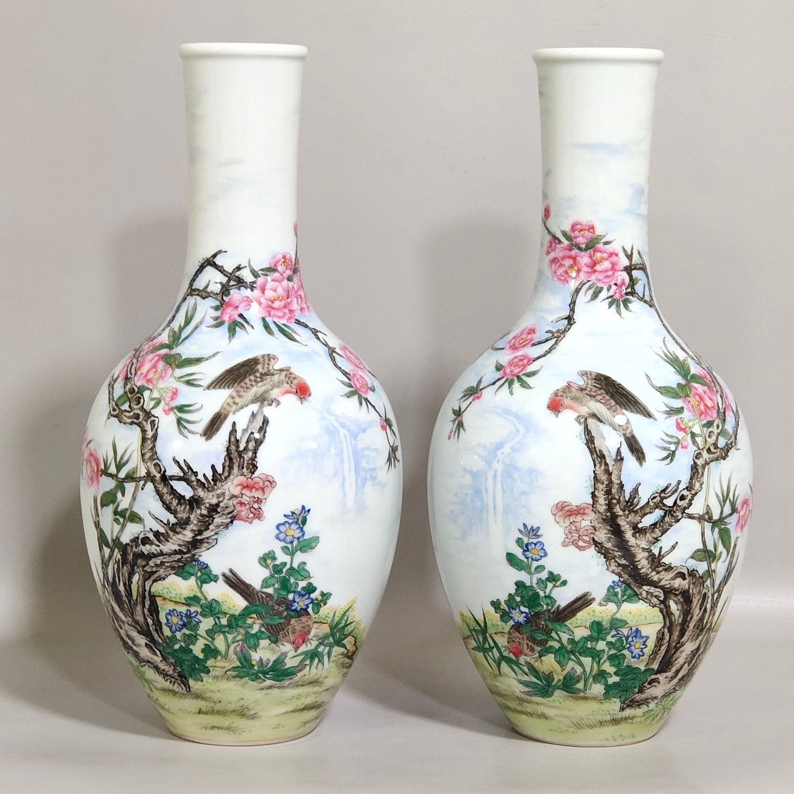 Qing Dynasty Qianlong enamel parrot flower poem olive vase