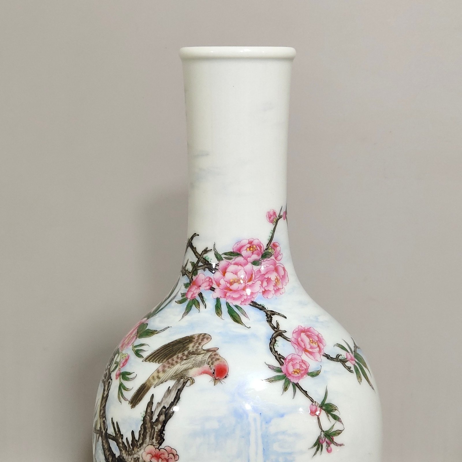 Qing Dynasty Qianlong enamel parrot flower poem olive vase