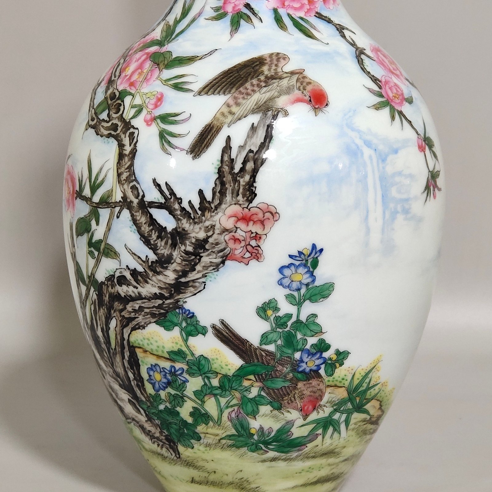 Qing Dynasty Qianlong enamel parrot flower poem olive vase