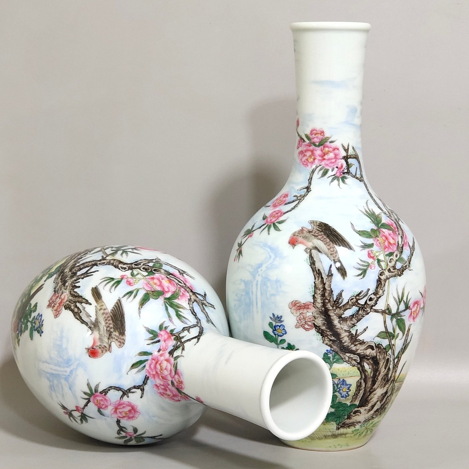 Qing Dynasty Qianlong enamel parrot flower poem olive vase
