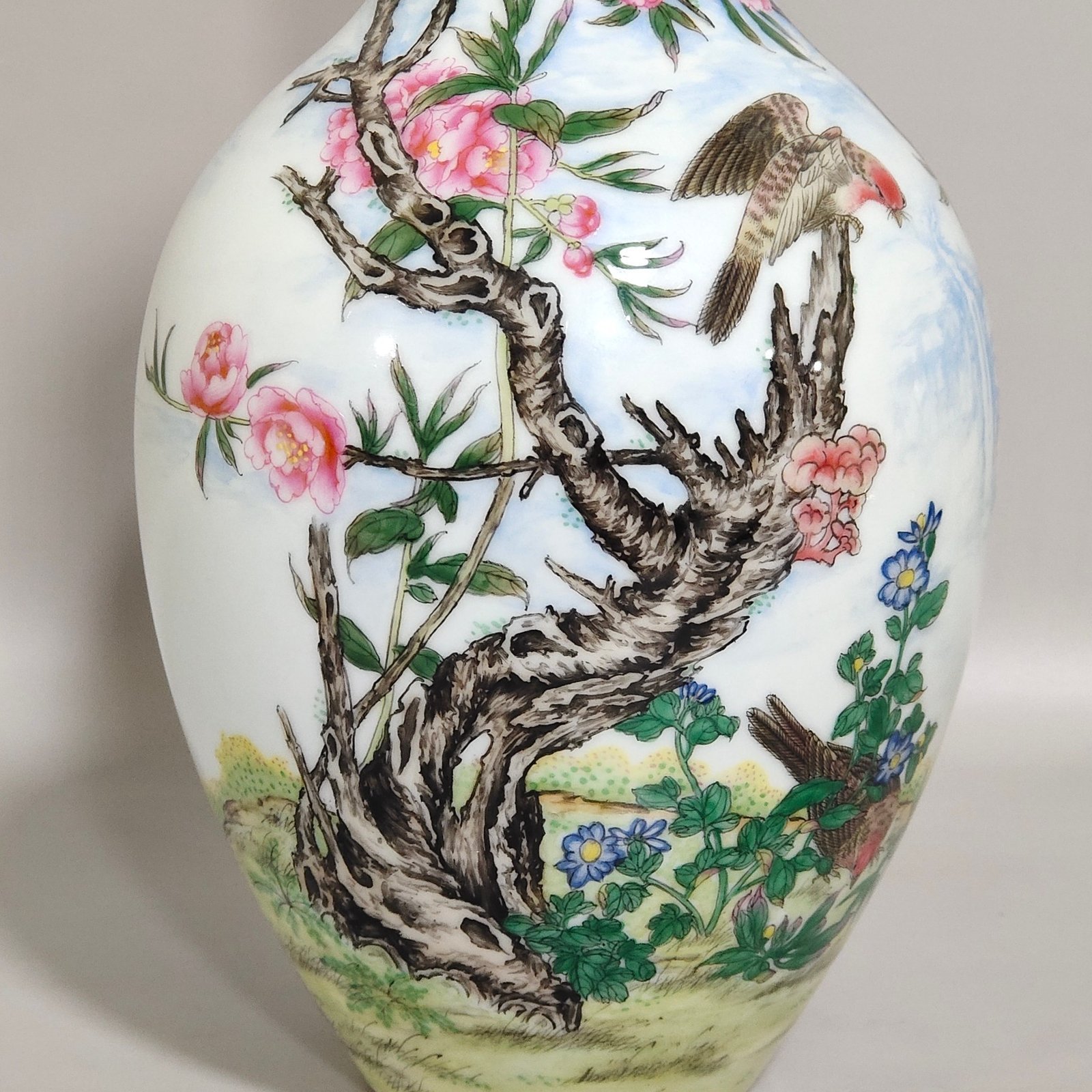 Qing Dynasty Qianlong enamel parrot flower poem olive vase