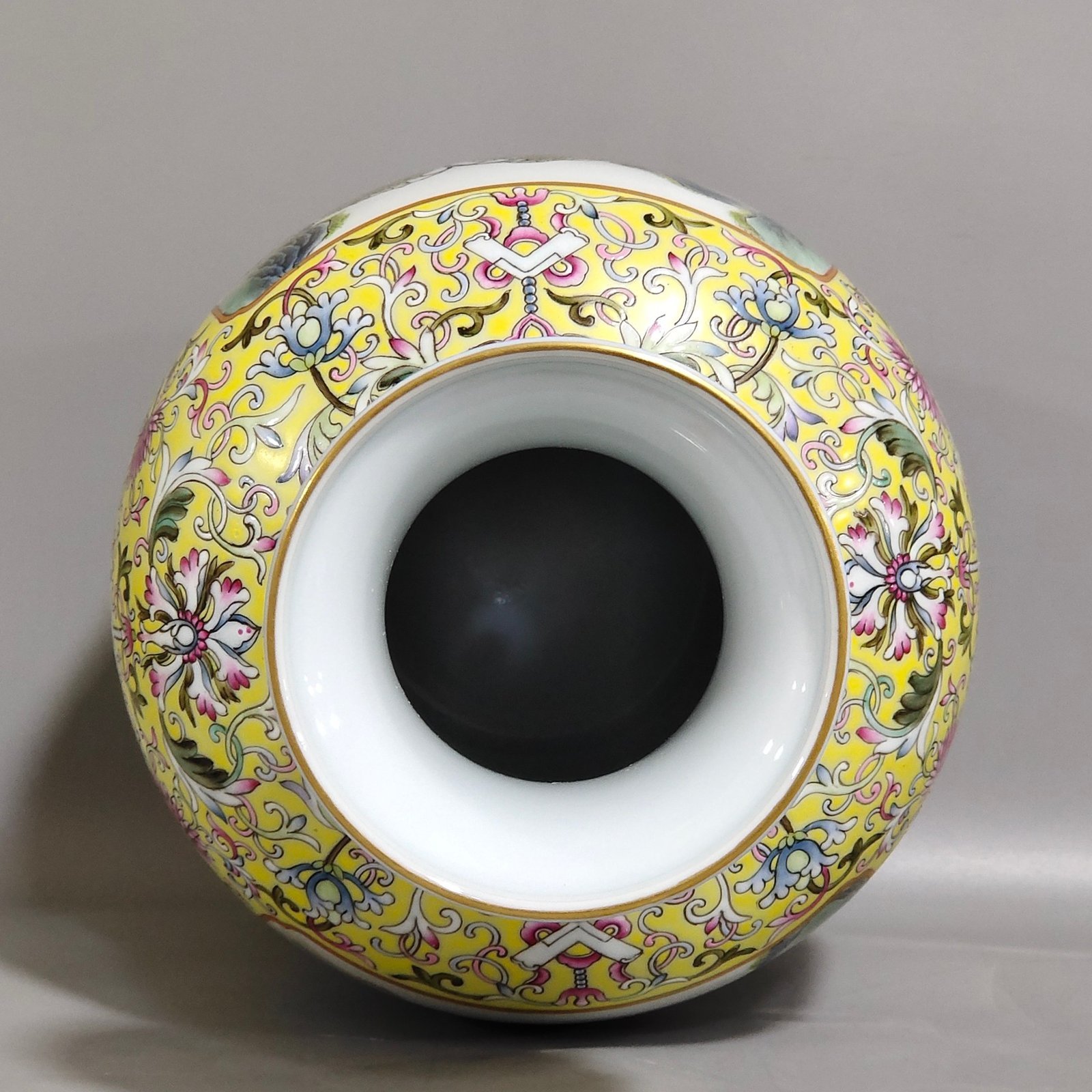 Qing Dynasty Qianlong enamel yellow ground window character story vase
